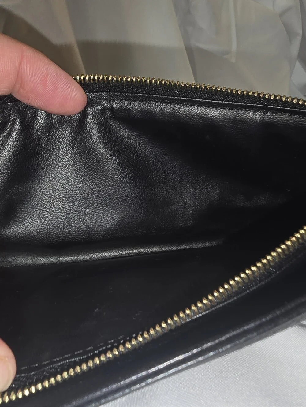 AUTHENTIC Louis Vuitton Long Wallet – Classic Flap & Clasp – Amelia Mahina-black